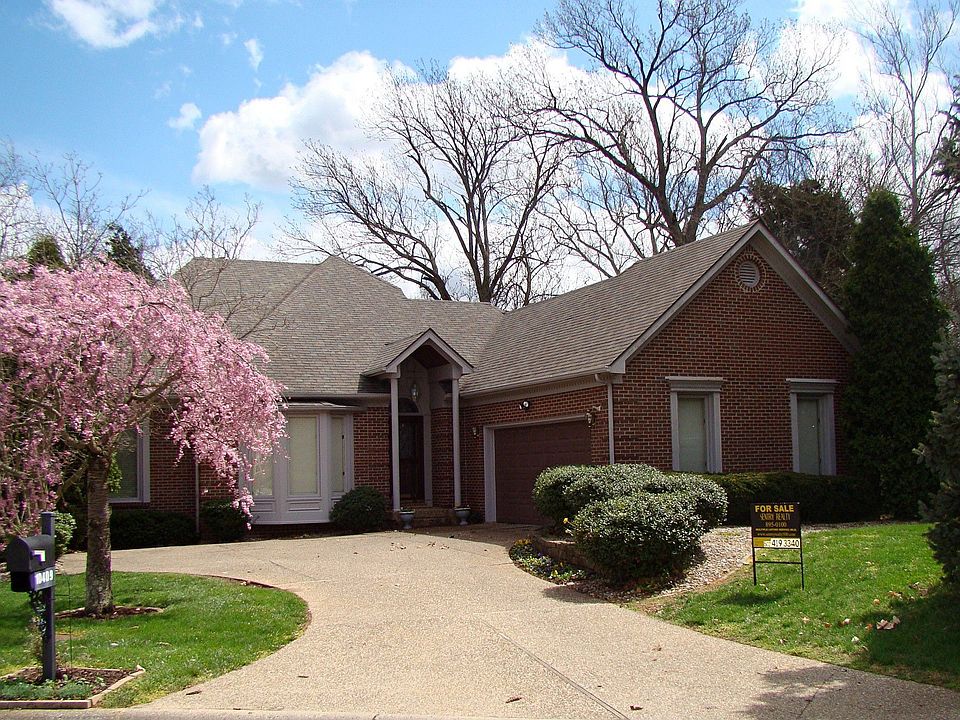 Walkout Ranch Located at End of Secluded Cul-de-Sac