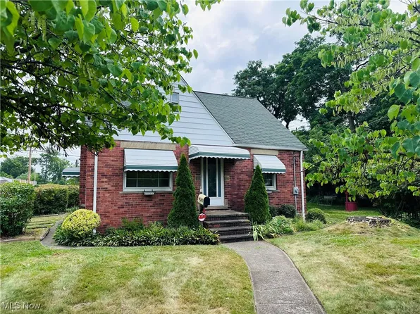 517 Fairway Blvd, Willowick, OH 44095