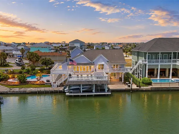 208 Coconut St, Tiki Island, TX 77554