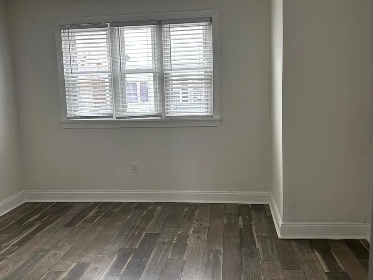 2525 Shields St — Photo 3