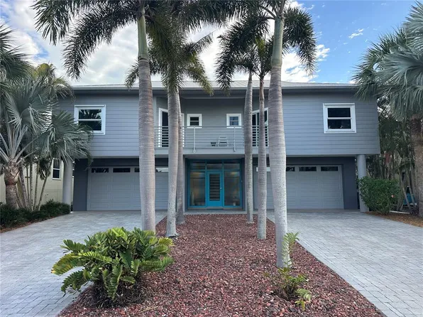 114 13th St, Belleair Beach, FL 33786