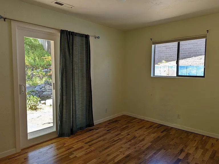 Courtney St — Photo 14