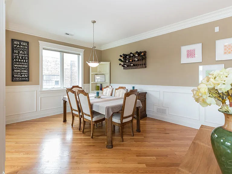 2450 W Montrose Ave #2W — Photo 8