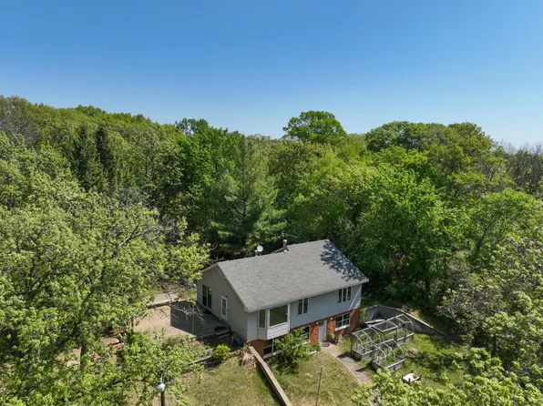 1286 Krattley Ln, Hudson, WI 54016