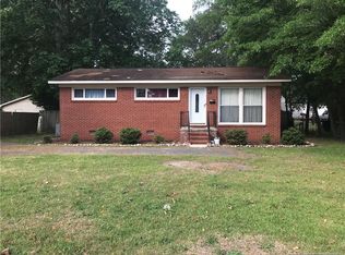 105 Prince Charles St, Red Springs, NC 28377