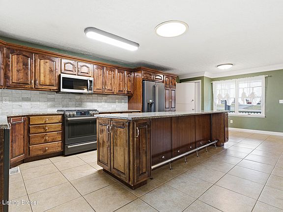 5th image of 1209 Hansborough Rd