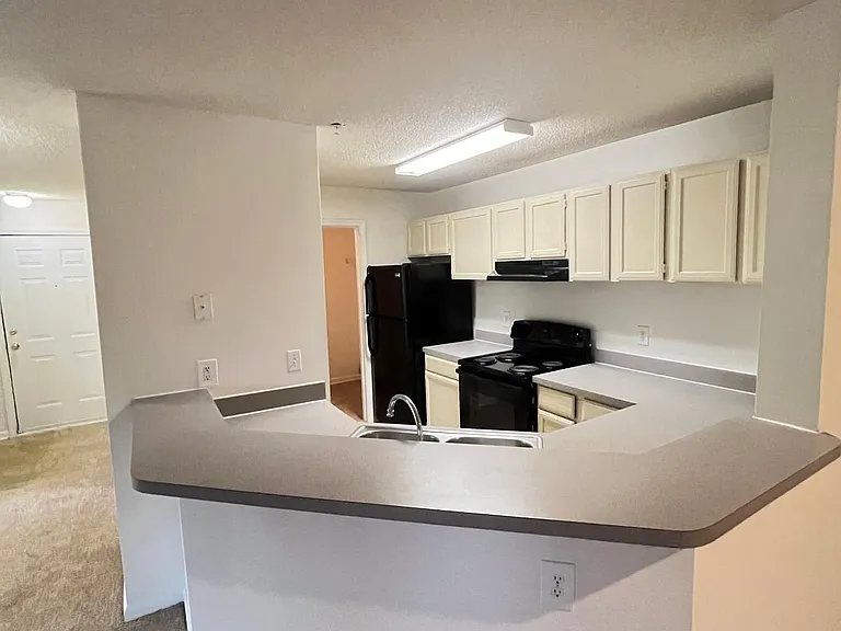 Wesley St. Claire Apartments at Lawrenceville — Photo 134