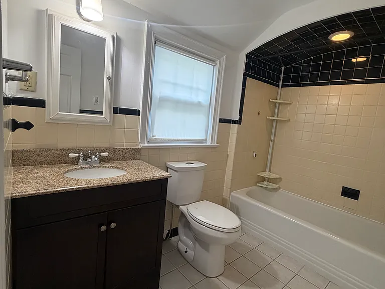 324 E Cedar St — Photo 13