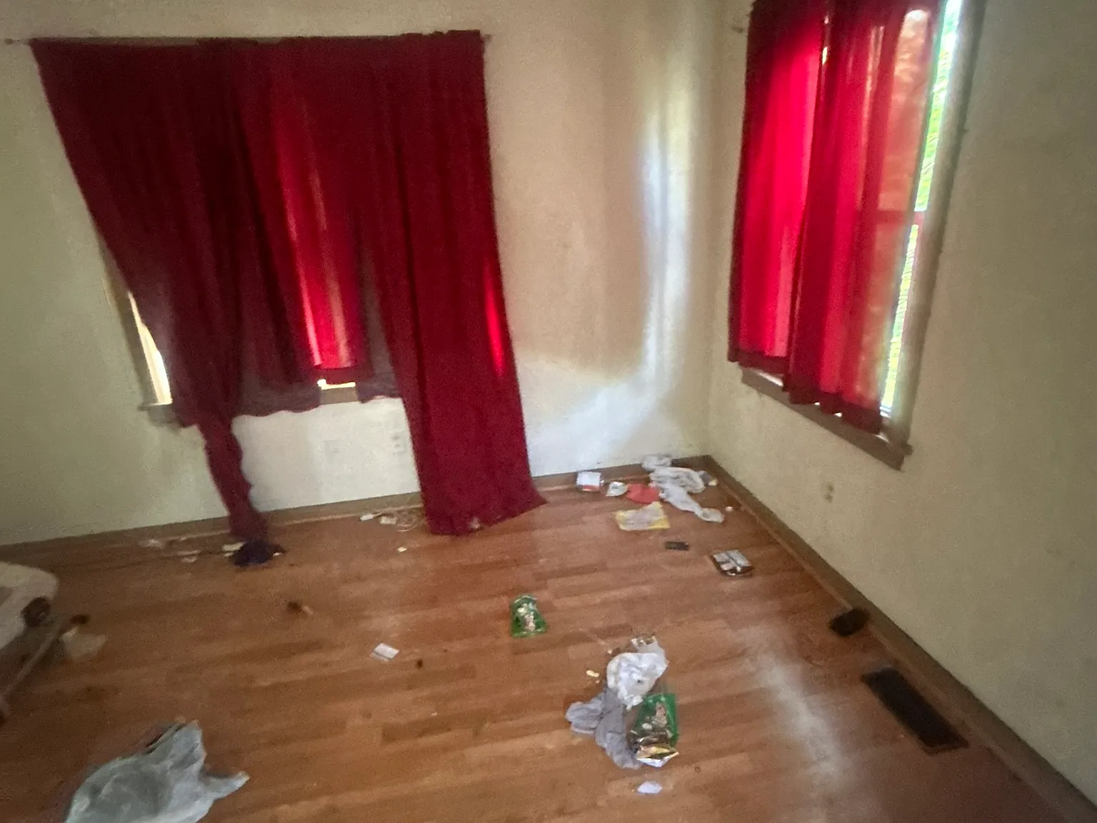 3 bed, 816 sqft, $860 — Photo 2