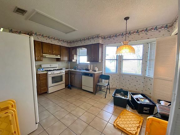 4th image of 1203 Canal Ave