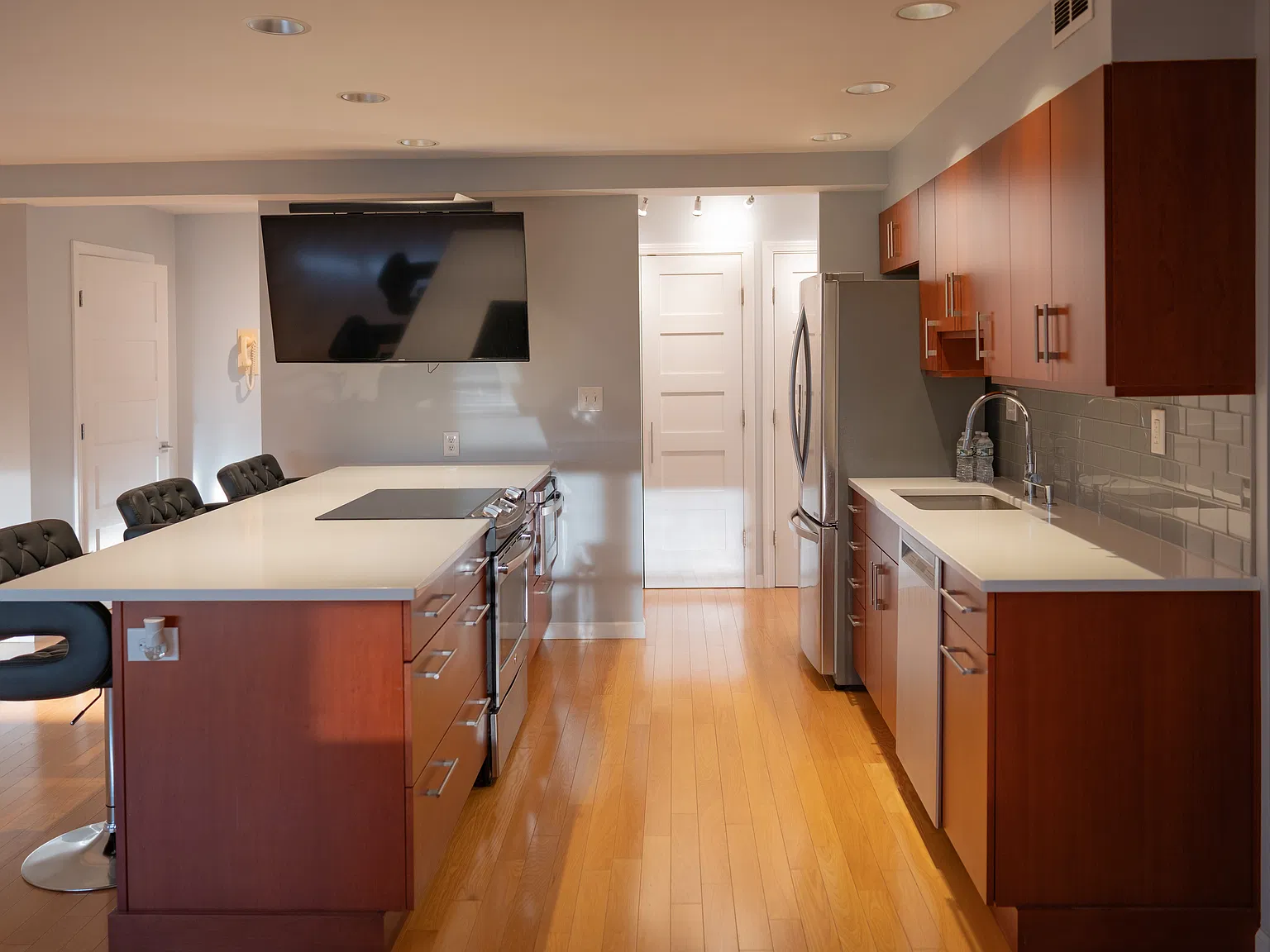 1 bed, 900 sqft, $2,195 — Photo 3