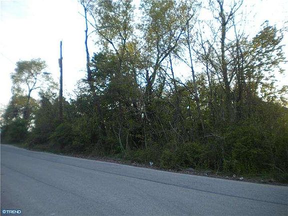 5th image of 811 Thomas St