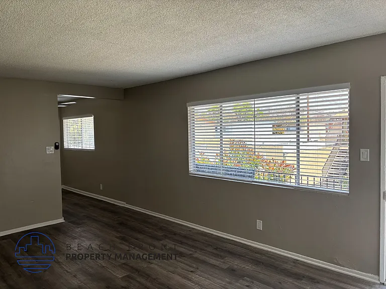 117 E Leatrice Ln — Photo 1