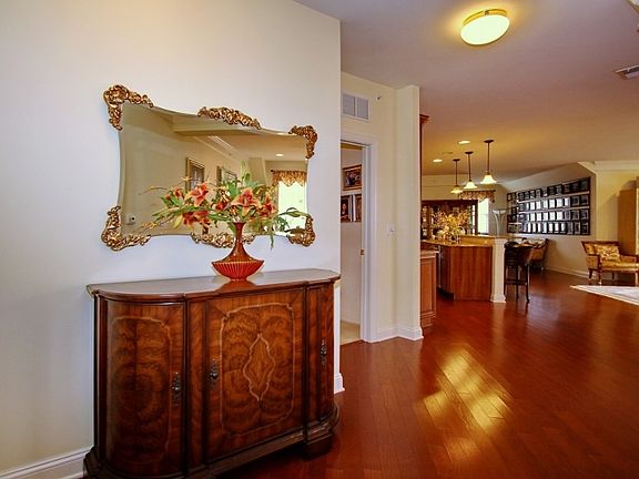 3rd image of 484 Victoria Dr