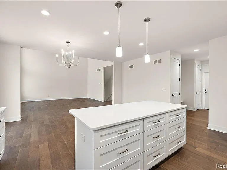 2911 Walsh Dr — Photo 23