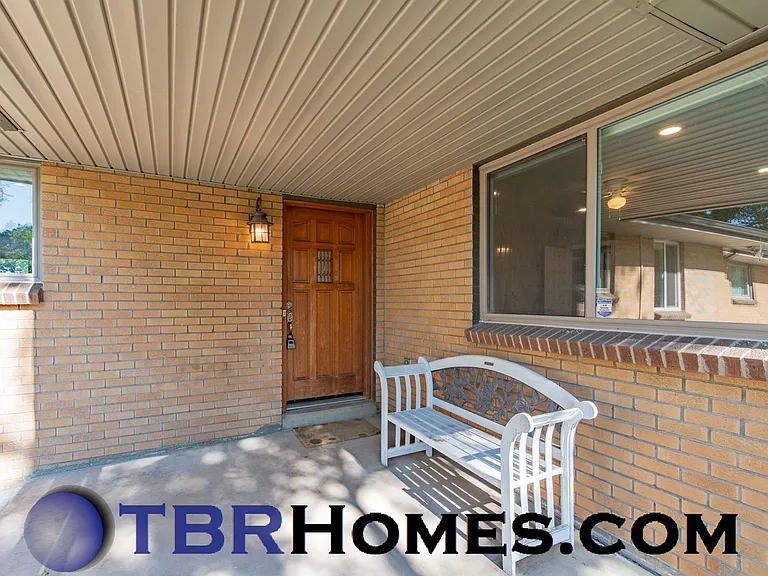 8635 W Tennessee Pl — Photo 2