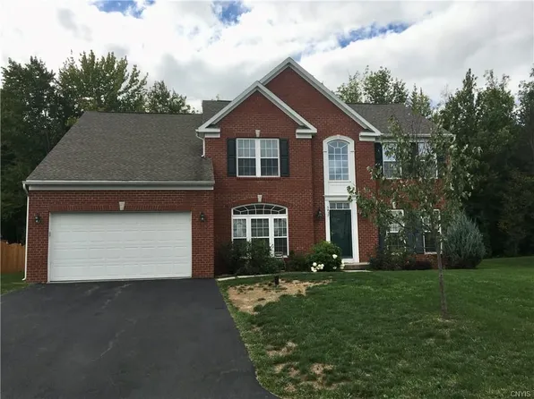 5437 Lucknow Dr, Clay, NY 13041