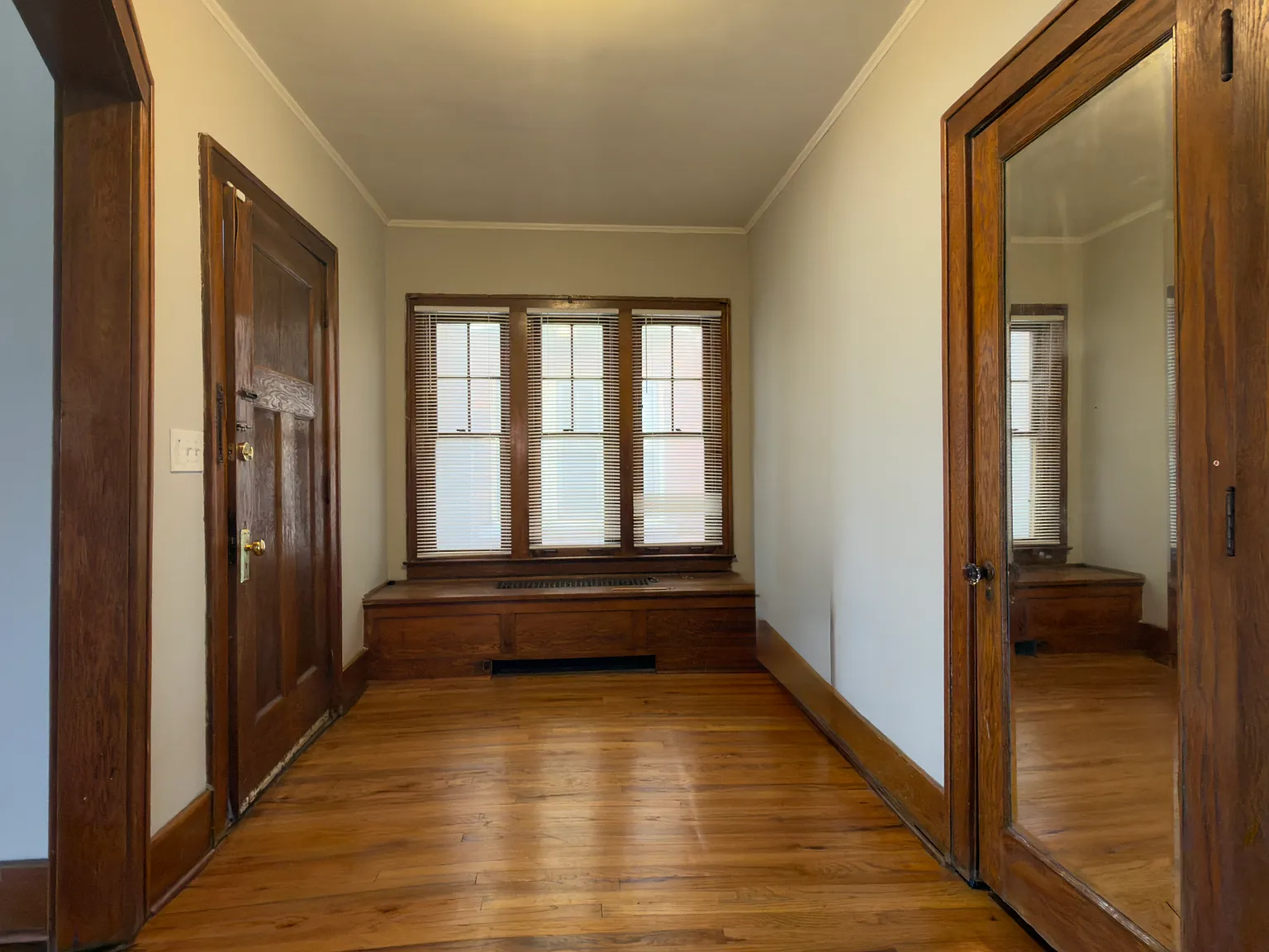 3 bed, 1000 sqft, $1,400 — Photo 2