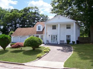 16 Daell Ln, Centereach, NY 11720