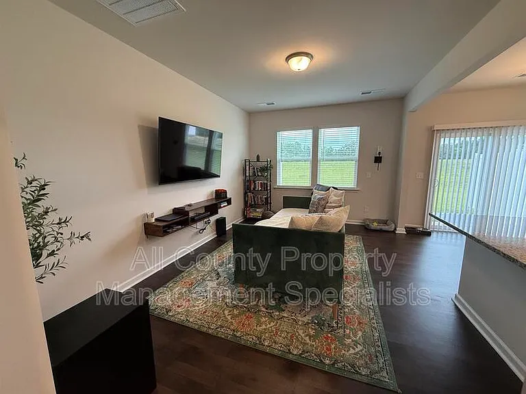 1074 Cornelia St — Photo 4