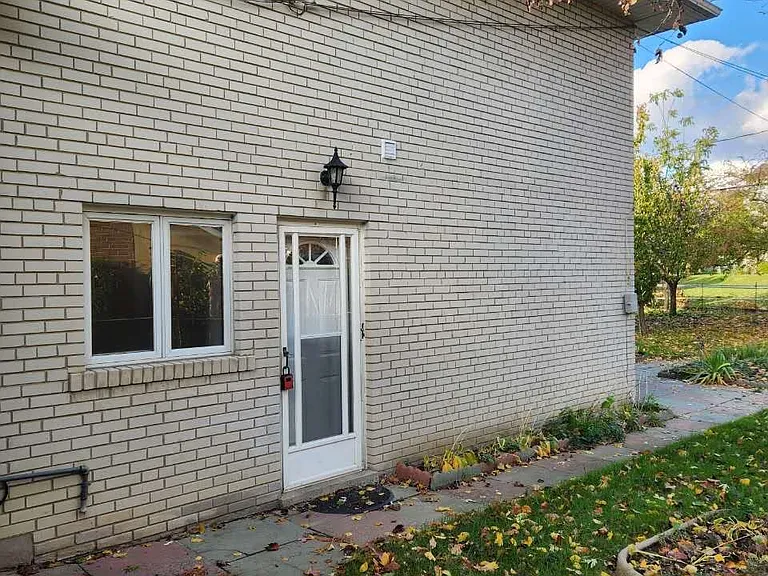 2143 Linby St #2 — Photo 8