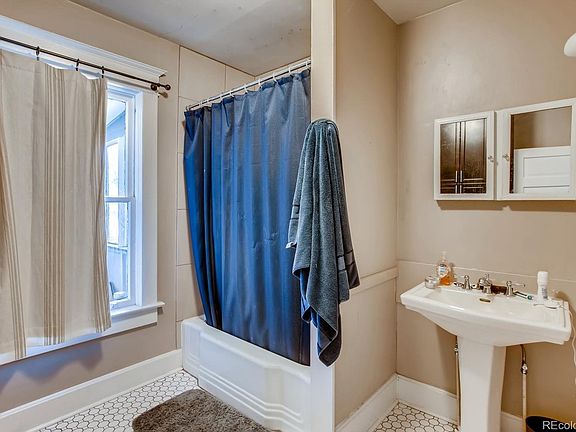 3rd image of 237 Coffman St