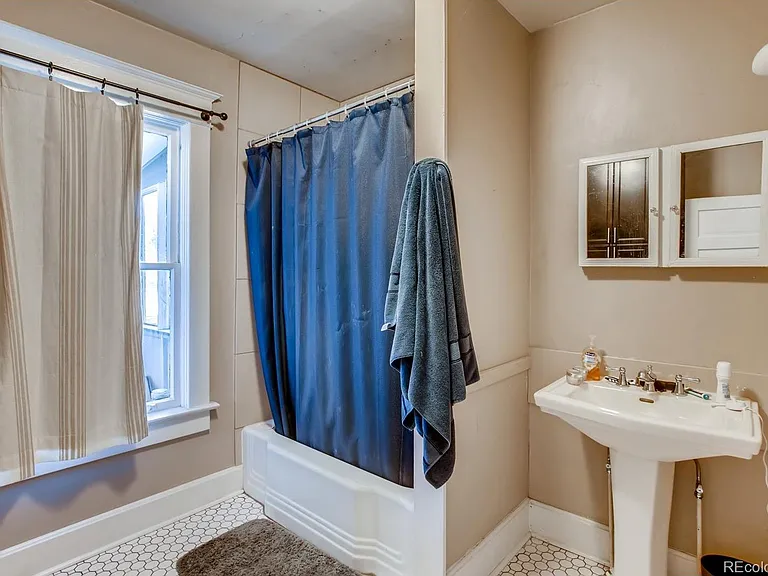 237 Coffman St — Photo 3