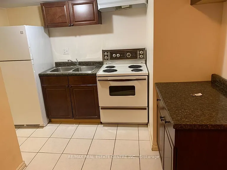 505 Rossellini Dr — Photo 3