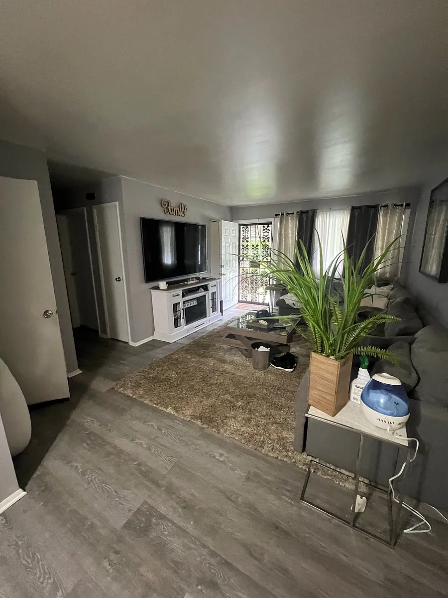 Building Photo - 5112 W Hillcrest Ave #1