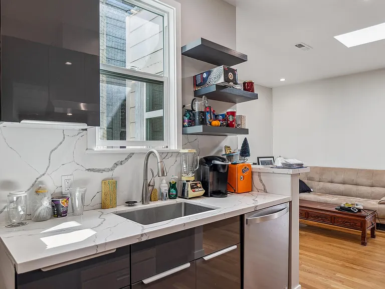 1512 California St #5 — Photo 6