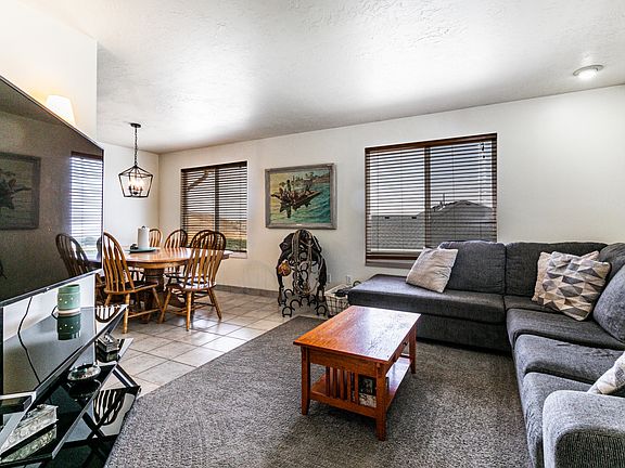 4th image of 702 S Elk Meadow Loop