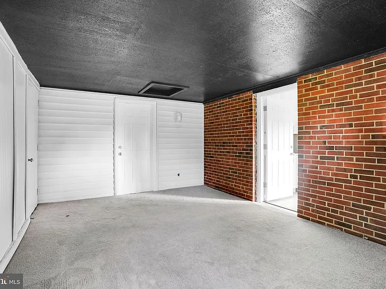 13209 Thornton Dr — Photo 21