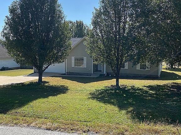 2nd image of 686 Gobelet Rd