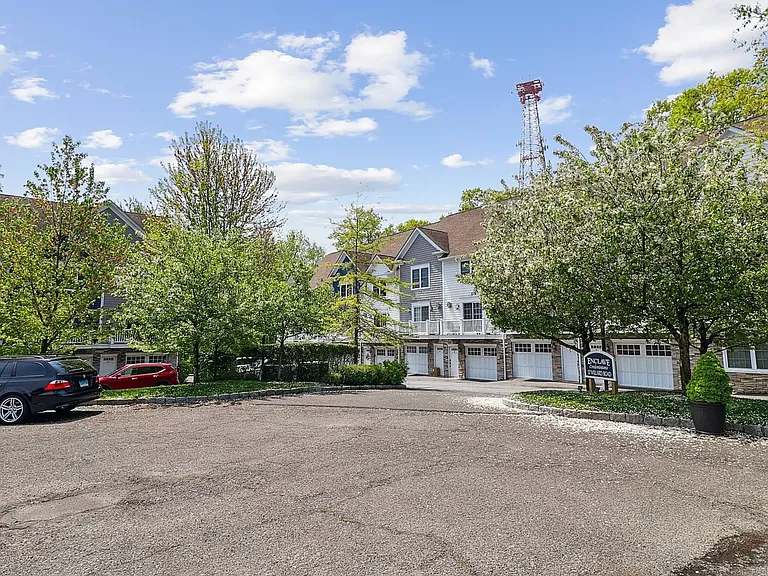 12 Willard Rd #10 — Photo 1
