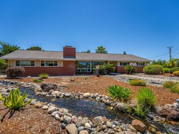 3255 Panorama Dr, Redding, CA 96003