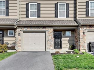 2027 Crown Mill Dr, Mohrsville, PA 19541