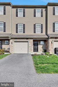 2027 Crown Mill Dr, Mohrsville, PA, 19541