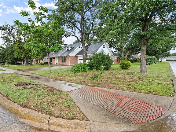 2nd image of 1600 Miller Ct