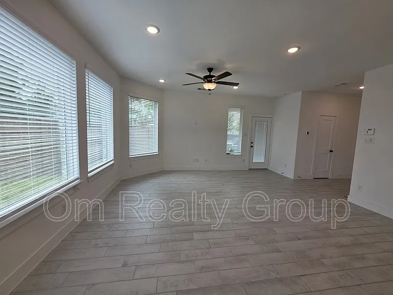 18710 Colorado River Ln — Photo 17