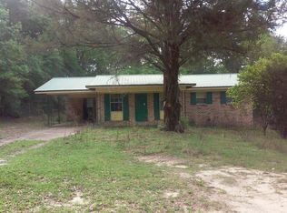 2 Seminole Dr, Defuniak Springs, FL 32435