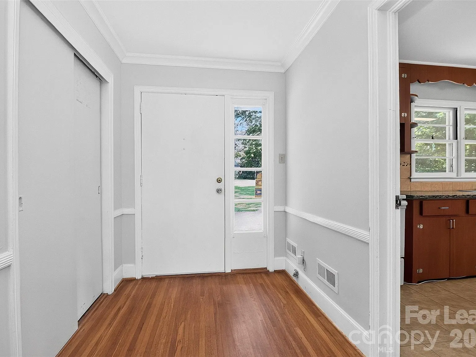 4 bed, 1.5 bath, 1800 sqft, $2,100 — Photo 4