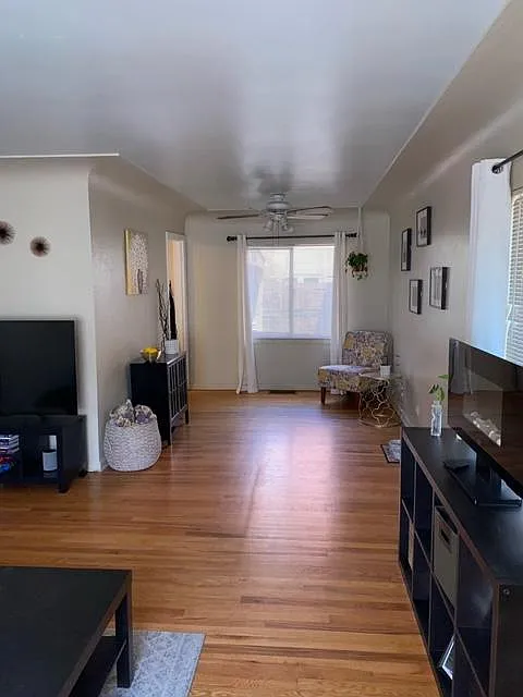 2 bed, 900 sqft, $2,475 — Photo 2