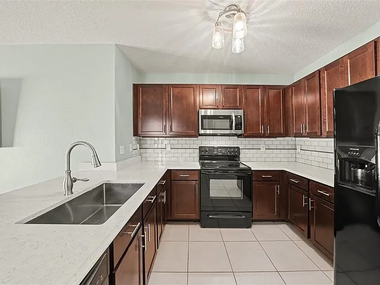 813 Wiltonway Dr — Photo 9