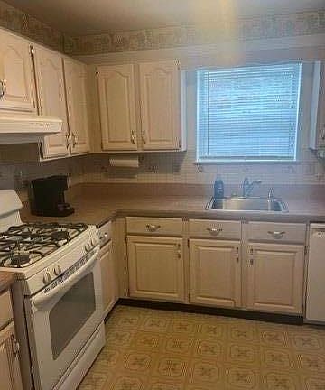 4th image of 5 Balmoral Ct
