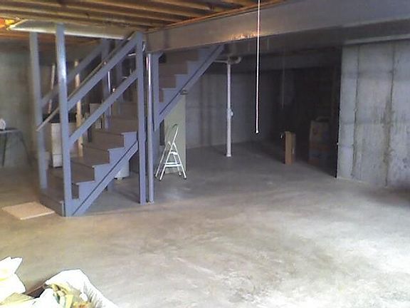 Huge Basement for Storage or Finish