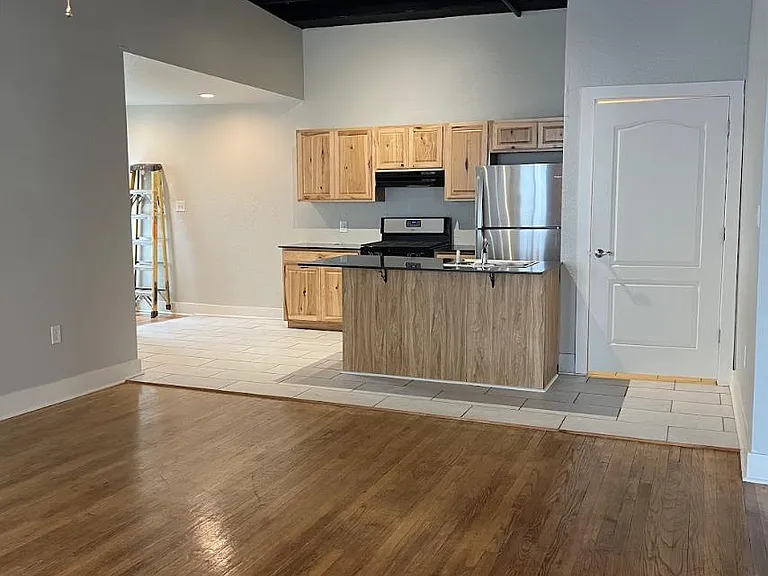 1216 N Blackwelder Ave #6 — Photo 5