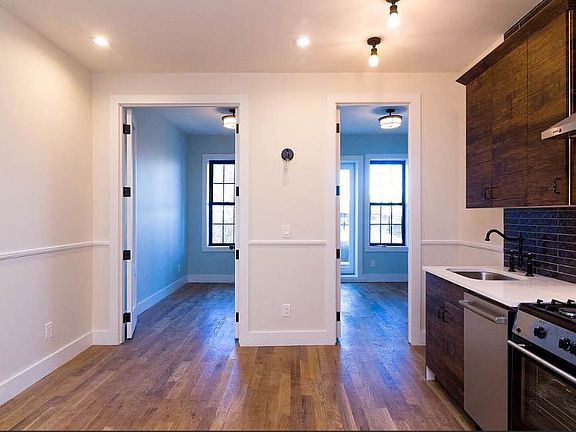 3rd image of 316 Melrose St #2L