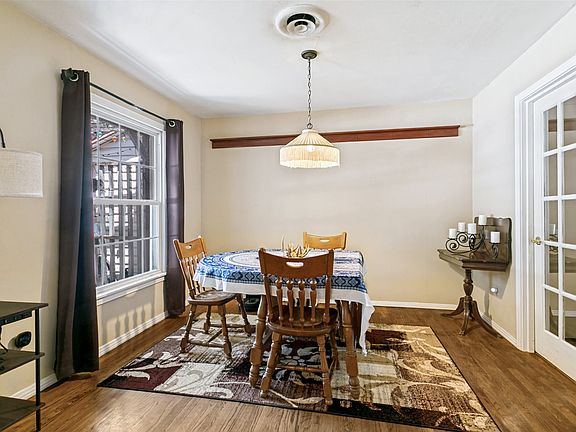 5th image of 2721 Halbert St