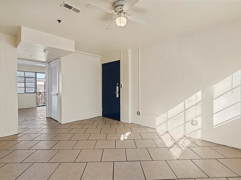 Collins Terrace Apartments — Photo 6