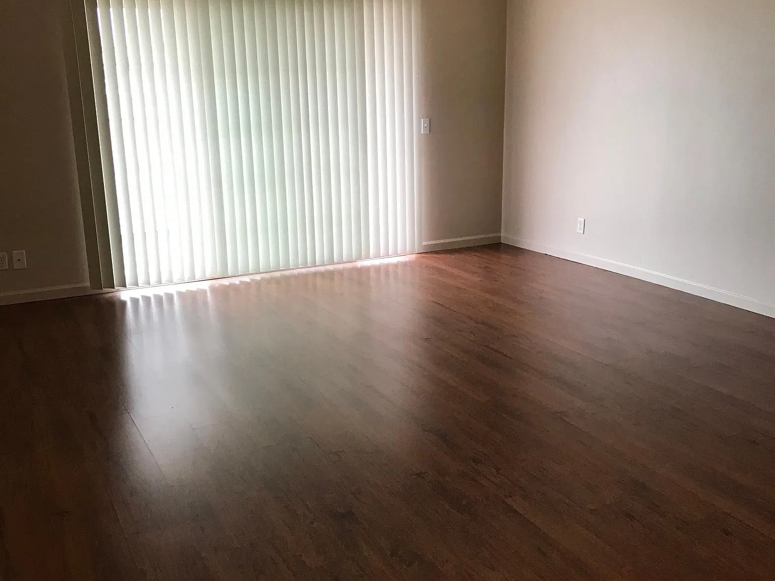 2 bed, 900 sqft, $1,900 — Photo 2